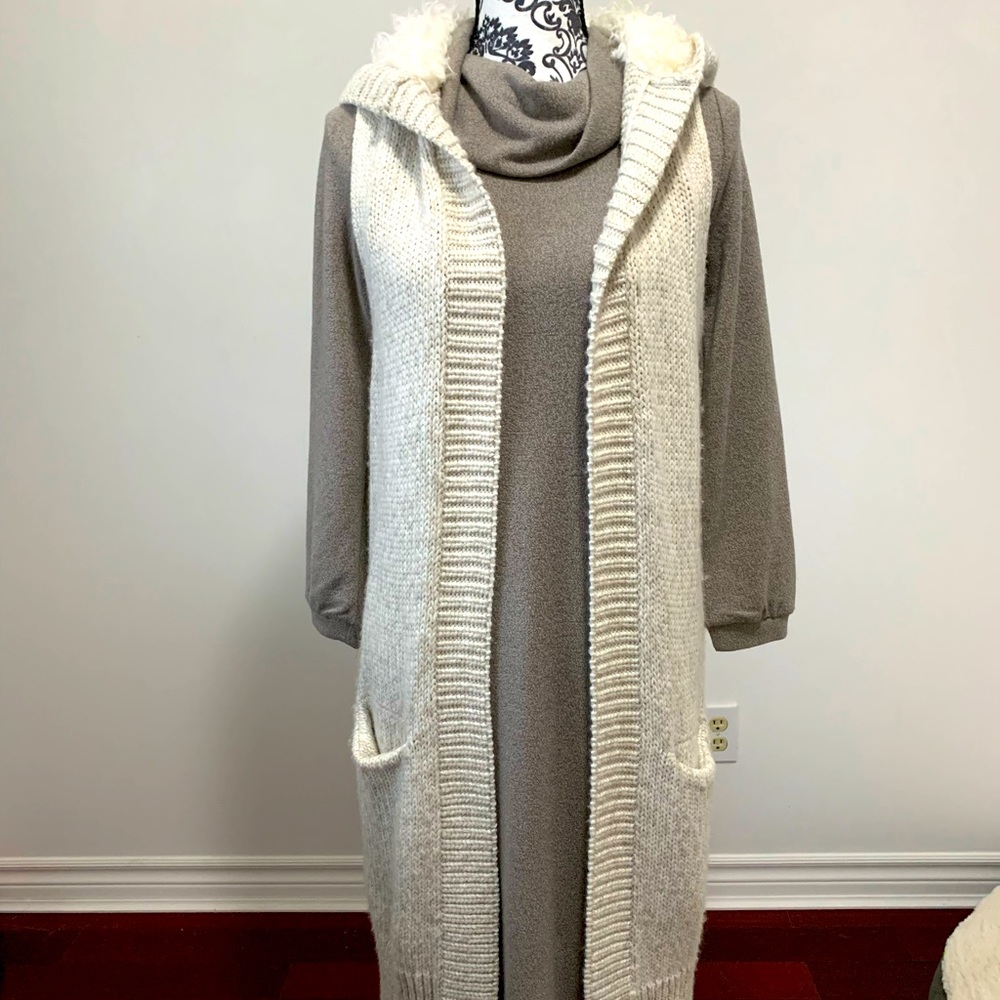 Gap sleeveless sweater with hoodie